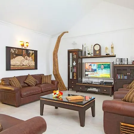 Puerto Del Carmen Sleeps 8 Pool Wifi Villa *